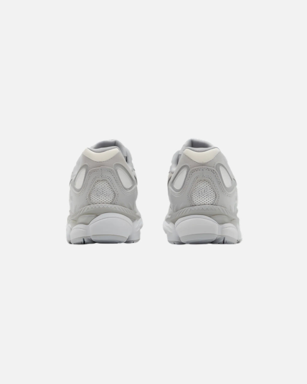 A'ESICS Sneaker 012 Back